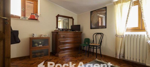 Квартира с 3 спальнями в Катандзаро, Италия № 271327 36