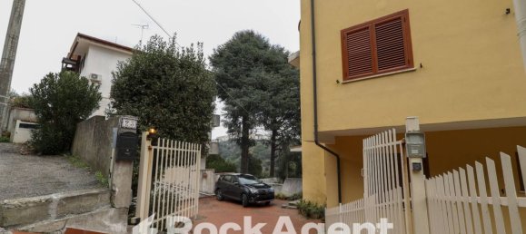 Квартира с 3 спальнями в Катандзаро, Италия № 271327 8