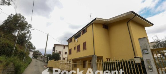 Квартира с 3 спальнями в Катандзаро, Италия № 271327 9