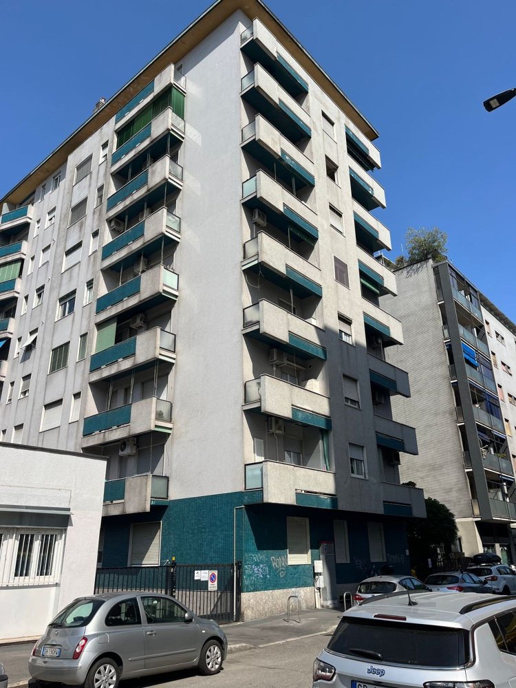 3 bedrooms Apartment in Milan, Italy No. 357843