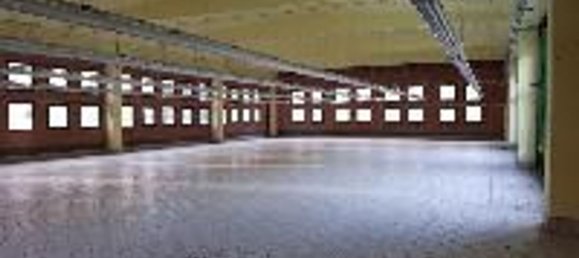 1200m² Warehouse in Castelmarte, Italy No. 181061 2