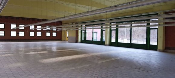 1200m² Warehouse in Castelmarte, Italy No. 181061 3