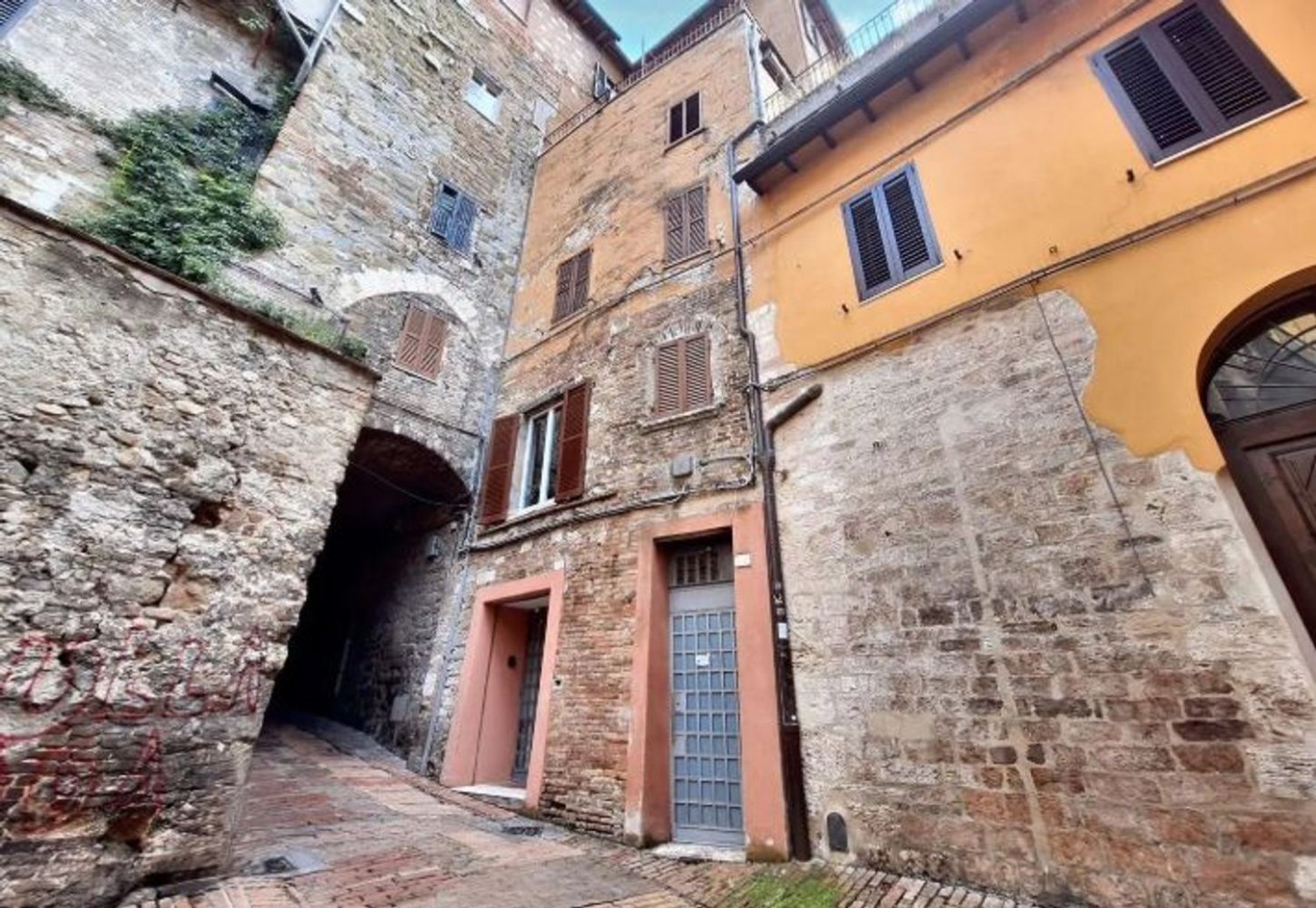 110m² Commercial property in Perugia, Italy No. 51643