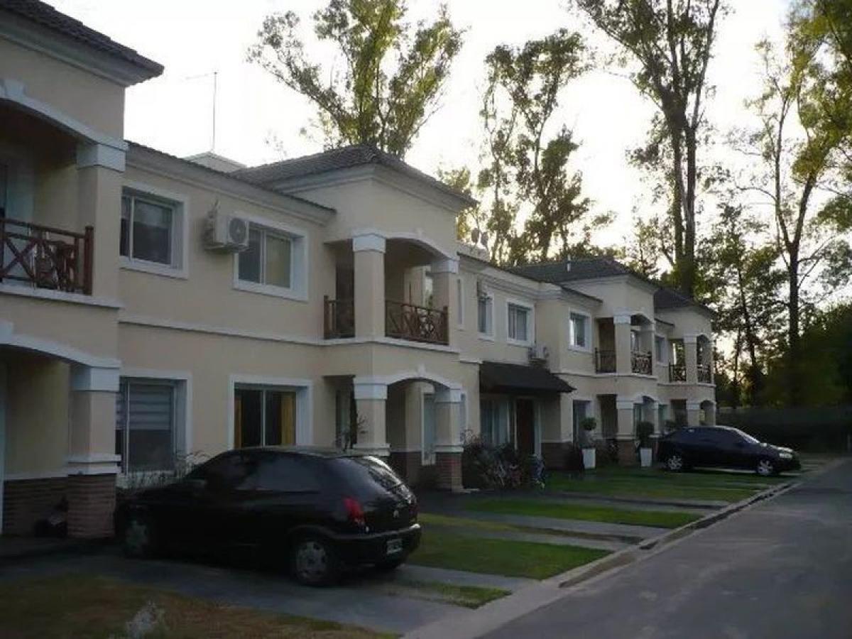 3 bedrooms House in Ituzaingo, Argentina No. 96057