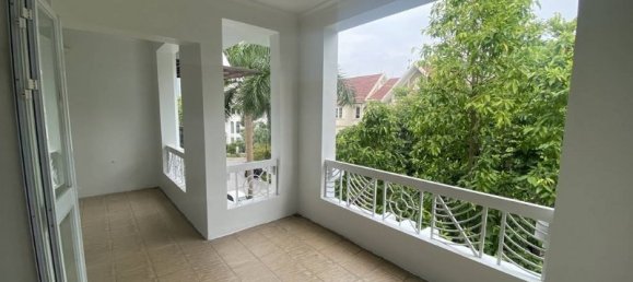 5 bedrooms Villa in Tay Ho, Vietnam No. 522 12