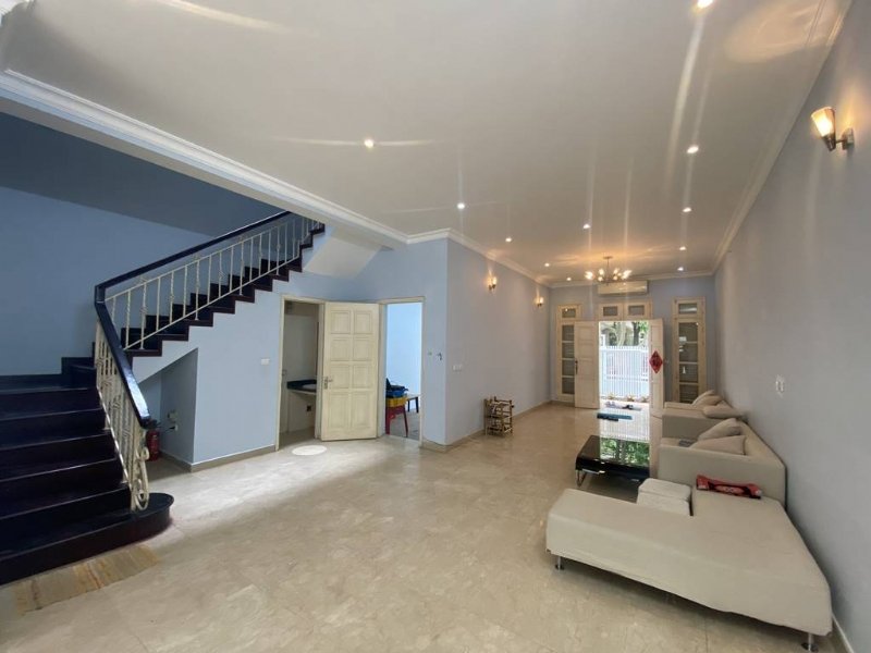 5 bedrooms Villa in Tay Ho, Vietnam No. 522