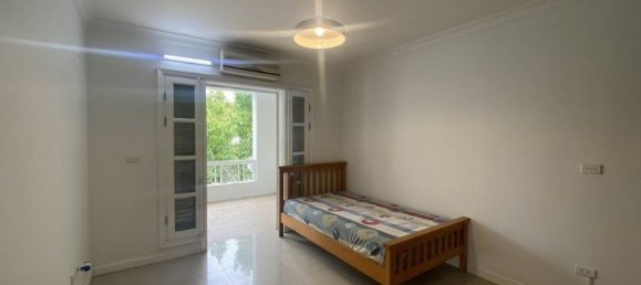 5 bedrooms Villa in Tay Ho, Vietnam No. 522 8