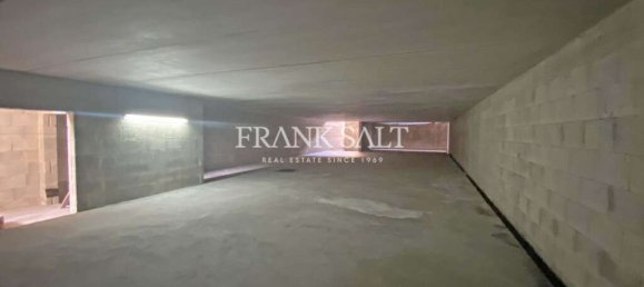 Tienda en Qormi, Malta 1100 m² No. 48 5