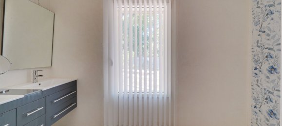 4 bedrooms House in Saint-Denis-de-Pile, France No. 285436 8