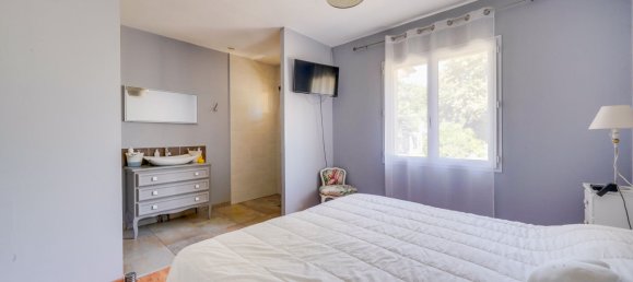 4 bedrooms House in Saint-Denis-de-Pile, France No. 285436 9