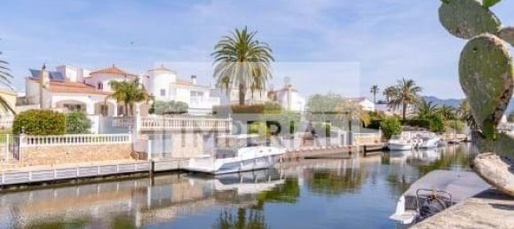 Villa de 3 dormitorios en Empuriabrava, Spain No. 177371 3