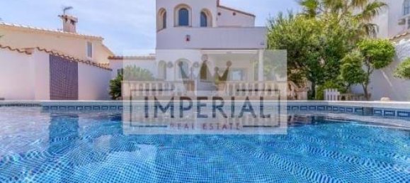 Villa de 3 dormitorios en Empuriabrava, Spain No. 177371 36