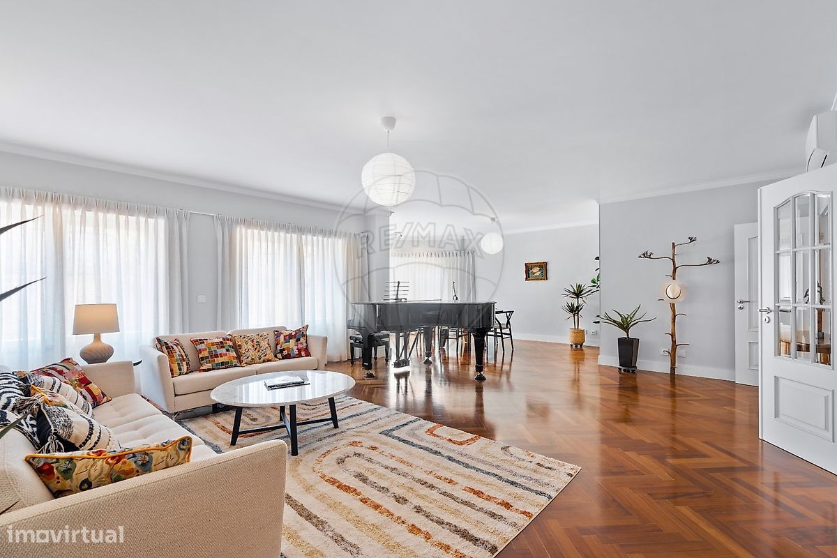 4 bedrooms Apartment in Lisbon, Portugal No. 248379