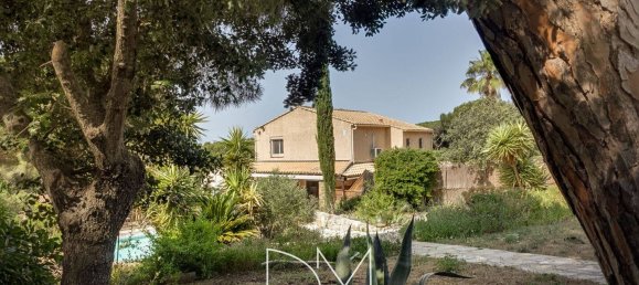 5 bedrooms Villa in Six-Fours-les-Plages, France No. 285995 2