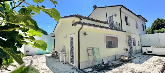 Casa de 2 dormitorios en Silvi, Italy No. 296181 3