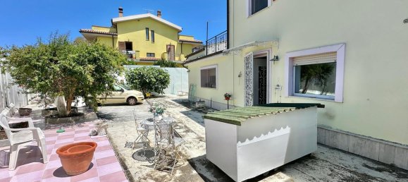 Casa de 2 dormitorios en Silvi, Italy No. 296181 11