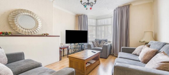 3 Schlafzimmer Haus in Enfield, United Kingdom, Nr. 13459 2