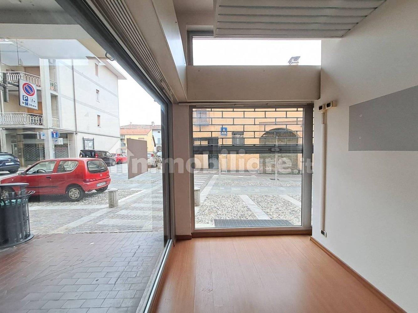 Oficina de 1 habitación en Trezzo sull'Adda, Italy No. 127707