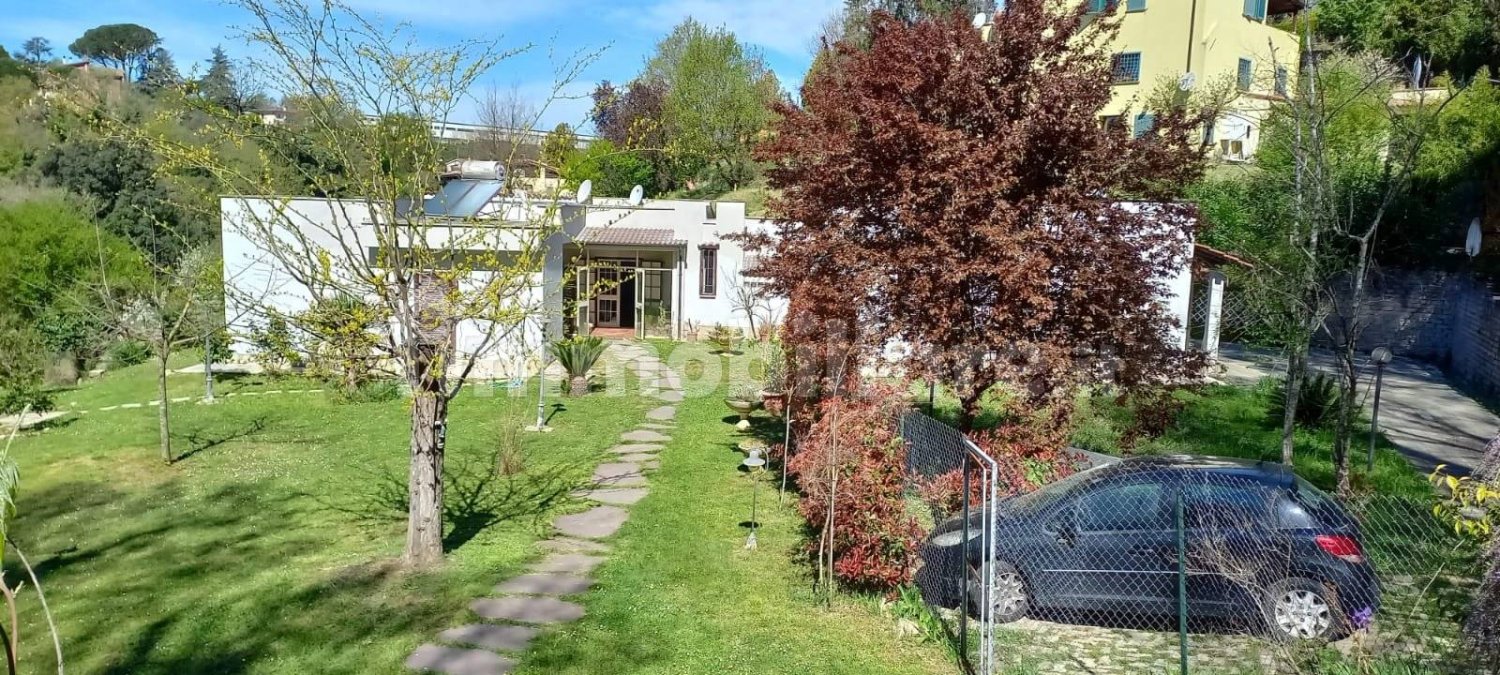 4 bedrooms Villa in Rignano Flaminio, Italy No. 330713