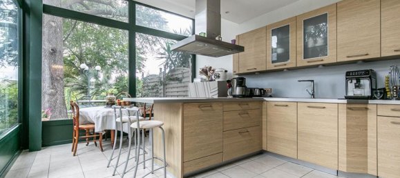 5 bedrooms House in Sucy-en-Brie, France No. 185160 8