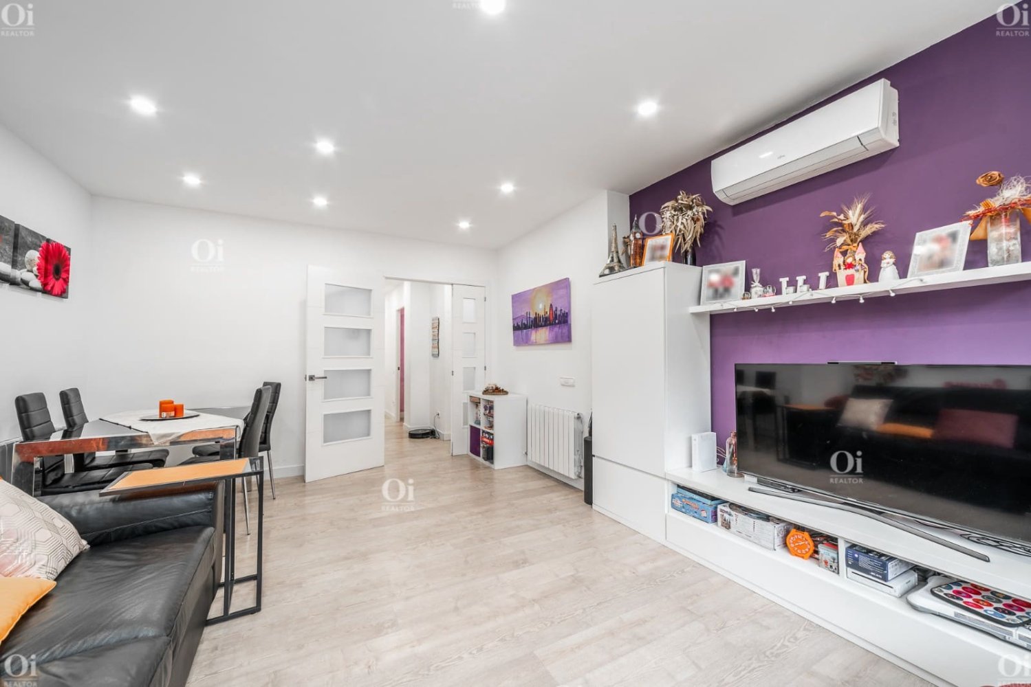 4 bedrooms Apartment in Eixample, Spain No. 239758