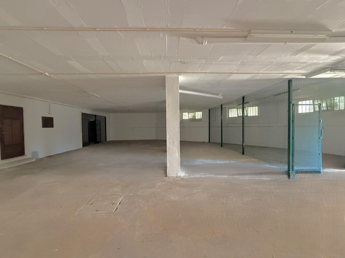 283m² Garage in Cascais, Portugal No. 242693