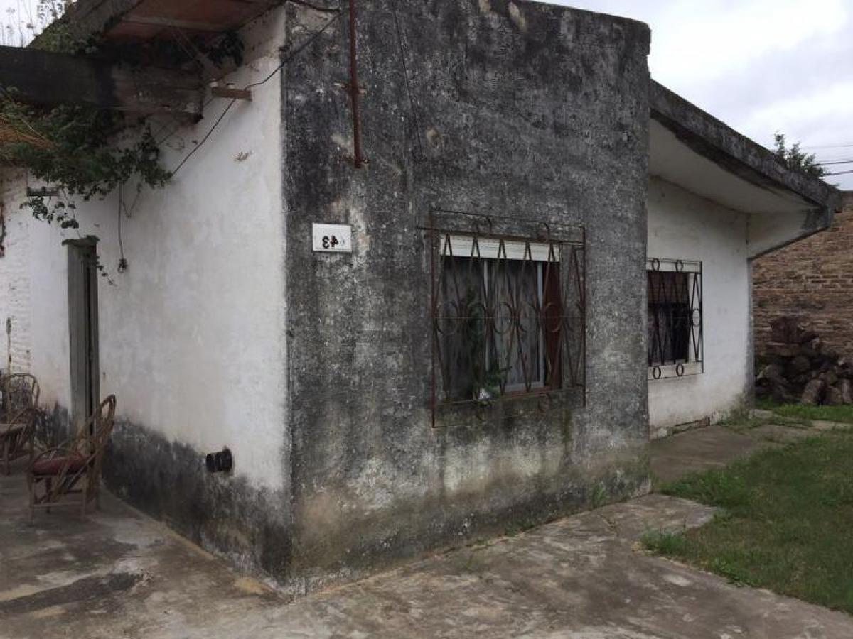 2 bedrooms House in Almirante Brown, Argentina No. 75360