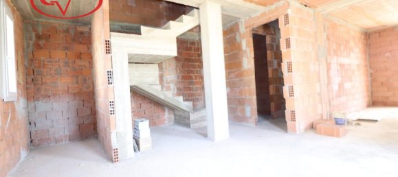 Villa de 4 habitaciónes en Loro Ciuffenna, Italy No. 4769 41