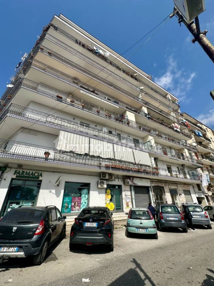 3 bedrooms Apartment in Naples, Italy No. 191919