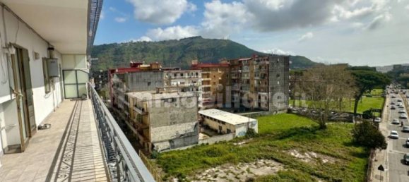 3 bedrooms Apartment in Naples, Italy No. 191919 22