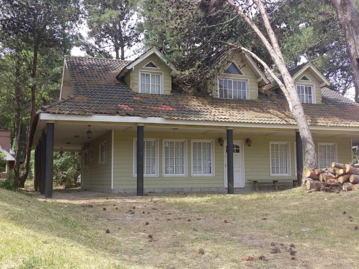 8 bedrooms House in Mar del Plata, Argentina No. 90644