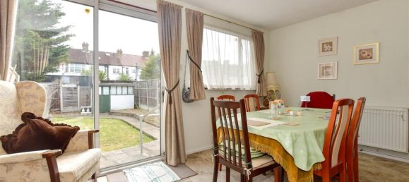 2 bedrooms House in Essex, United Kingdom No. 4141 10