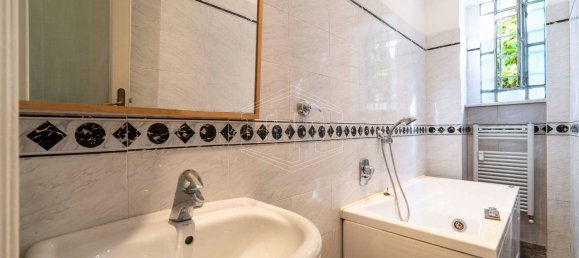 2 bedrooms Apartment in Turin, Italy No. 339603 2