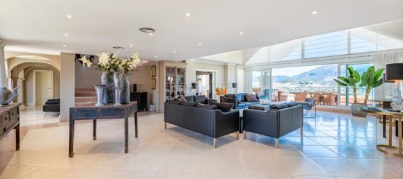 5 bedrooms Penthouse in Marbella, Spain No. 34168 2