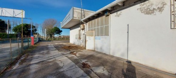 Lagerhaus in Codigoro, Italy 1339m², Nr. 376337 5