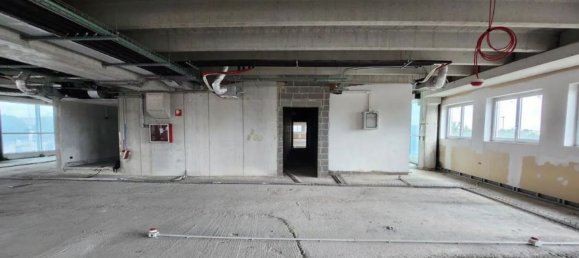 654m² Office in Concorezzo, Italy No. 359770 9