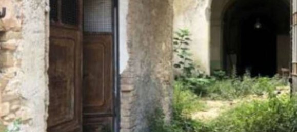 537m² Commercial property in Catignano, Italy No. 377154 2