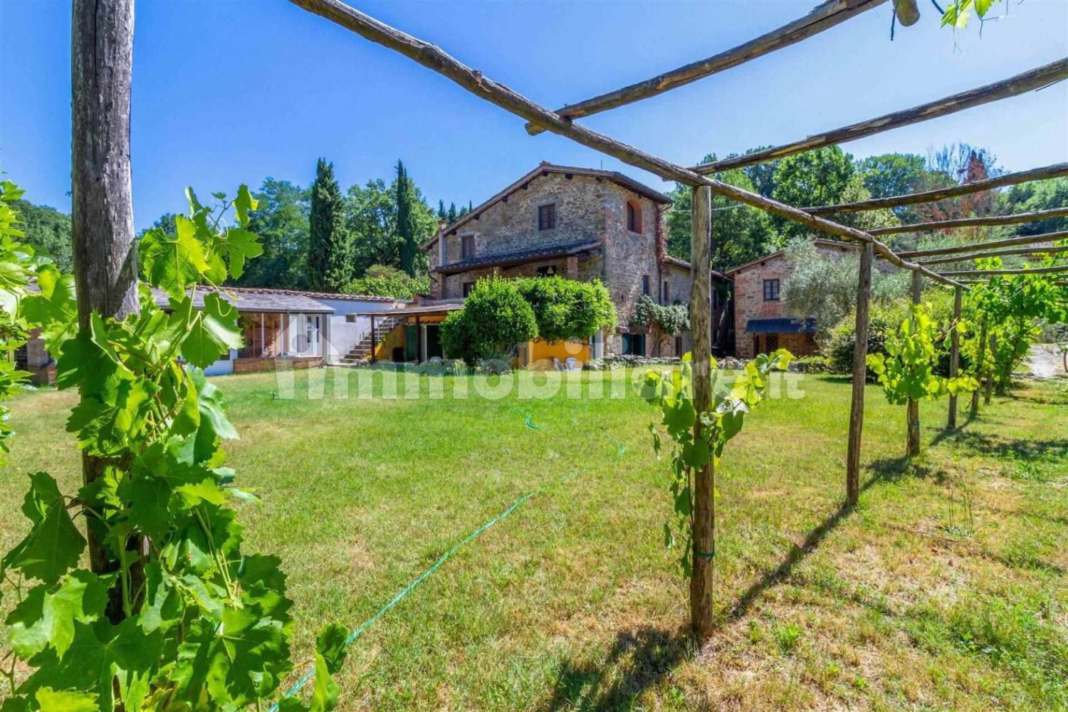 10 غرف نوم منزل في Terranuova Bracciolini, Italy رقم 228490