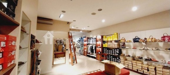 3 rooms Commercial property in Montelupo Fiorentino, Italy No. 35714 2