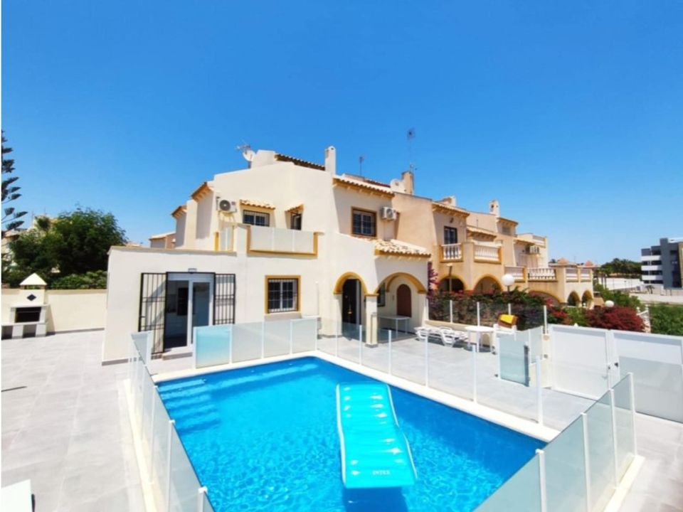 2 bedrooms Villa in Alicante, Spain No. 176476