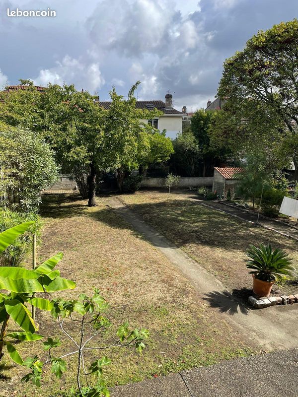 Apartamento de 3 dormitorios en Bordeaux, France No. 342360