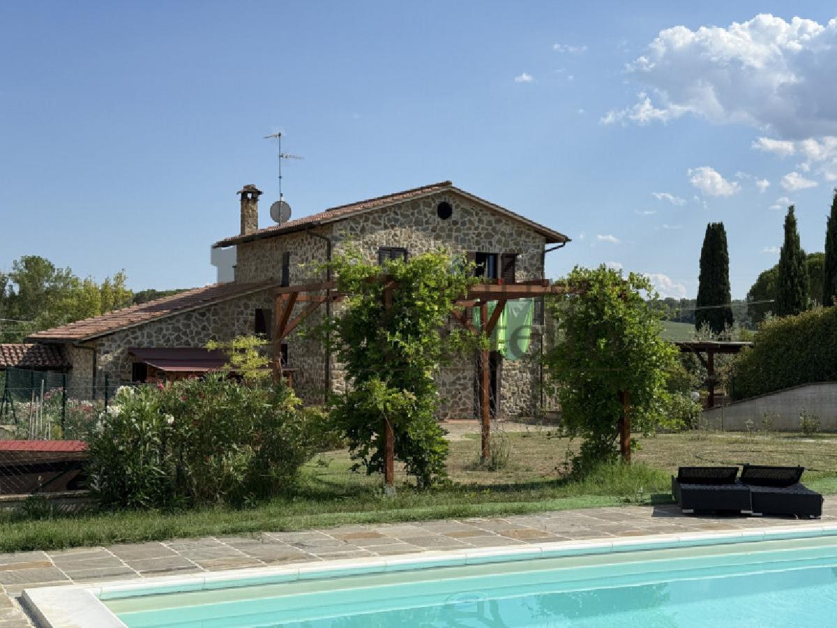 3 bedrooms House in Castiglione del Lago, Italy No. 328482