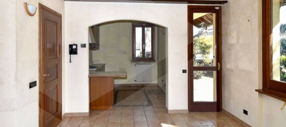 3 Schlafzimmer Haus in Parabiago, Italy, Nr. 23685 14
