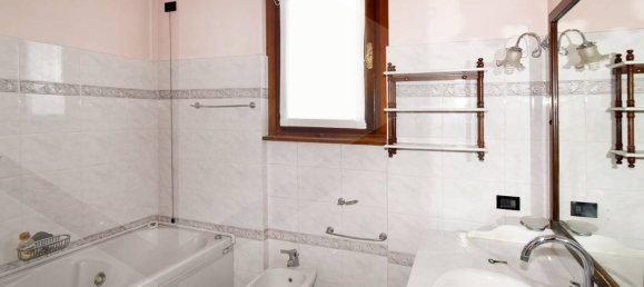 3 Schlafzimmer Haus in Parabiago, Italy, Nr. 23685 26