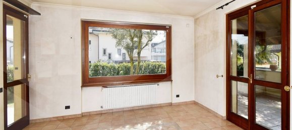 3 Schlafzimmer Haus in Parabiago, Italy, Nr. 23685 12