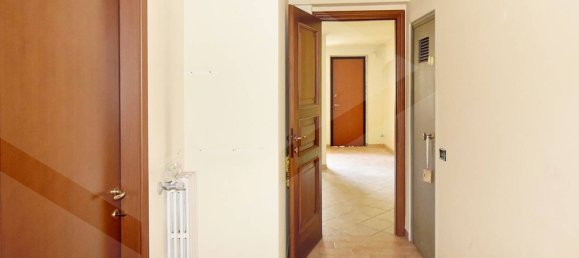 3 Schlafzimmer Haus in Parabiago, Italy, Nr. 23685 37