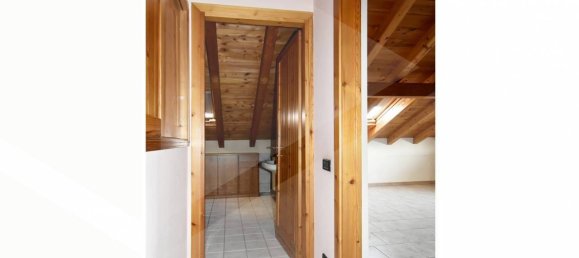 3 Schlafzimmer Haus in Parabiago, Italy, Nr. 23685 29