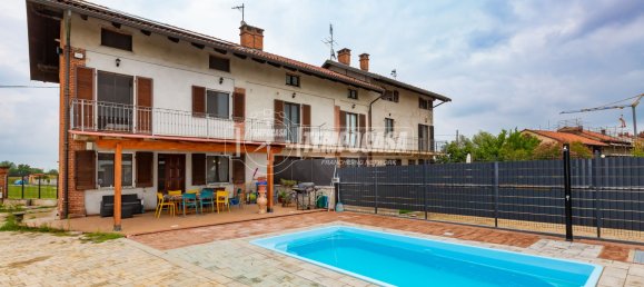 2 bedrooms House in Poirino, Italy No. 372846 7