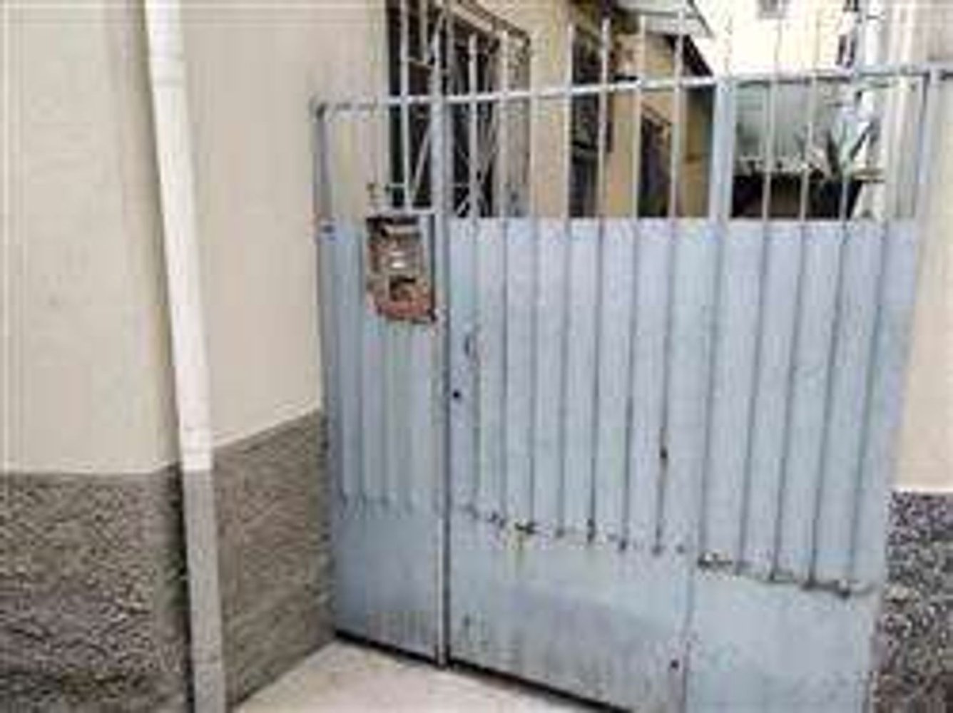 Квартира с 3 комнатами в Монца, Италия № 95575