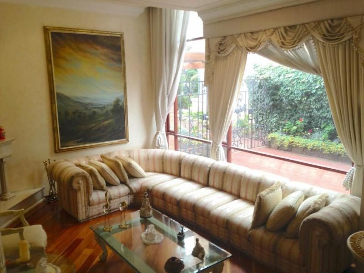 4 bedrooms House in Bogota, Colombia No. 13227
